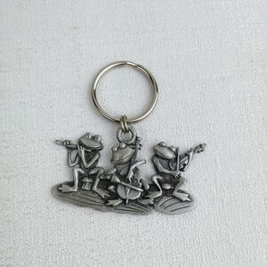VTG. JJ JONETTE PEWTER MUSICAL FROGS Pendant Keychain Key Ring
